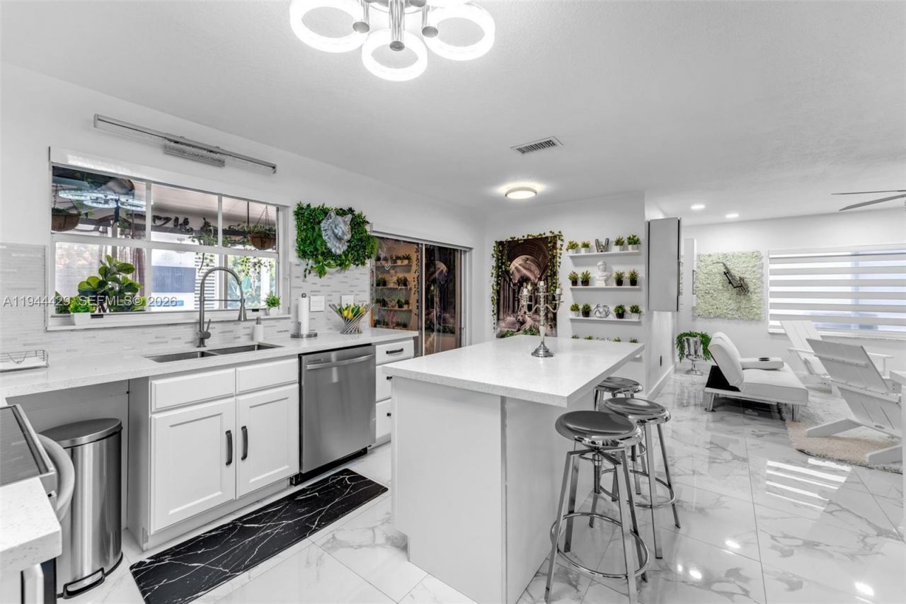 942 NW 133rd Ct, Miami, FL 33182 Photo