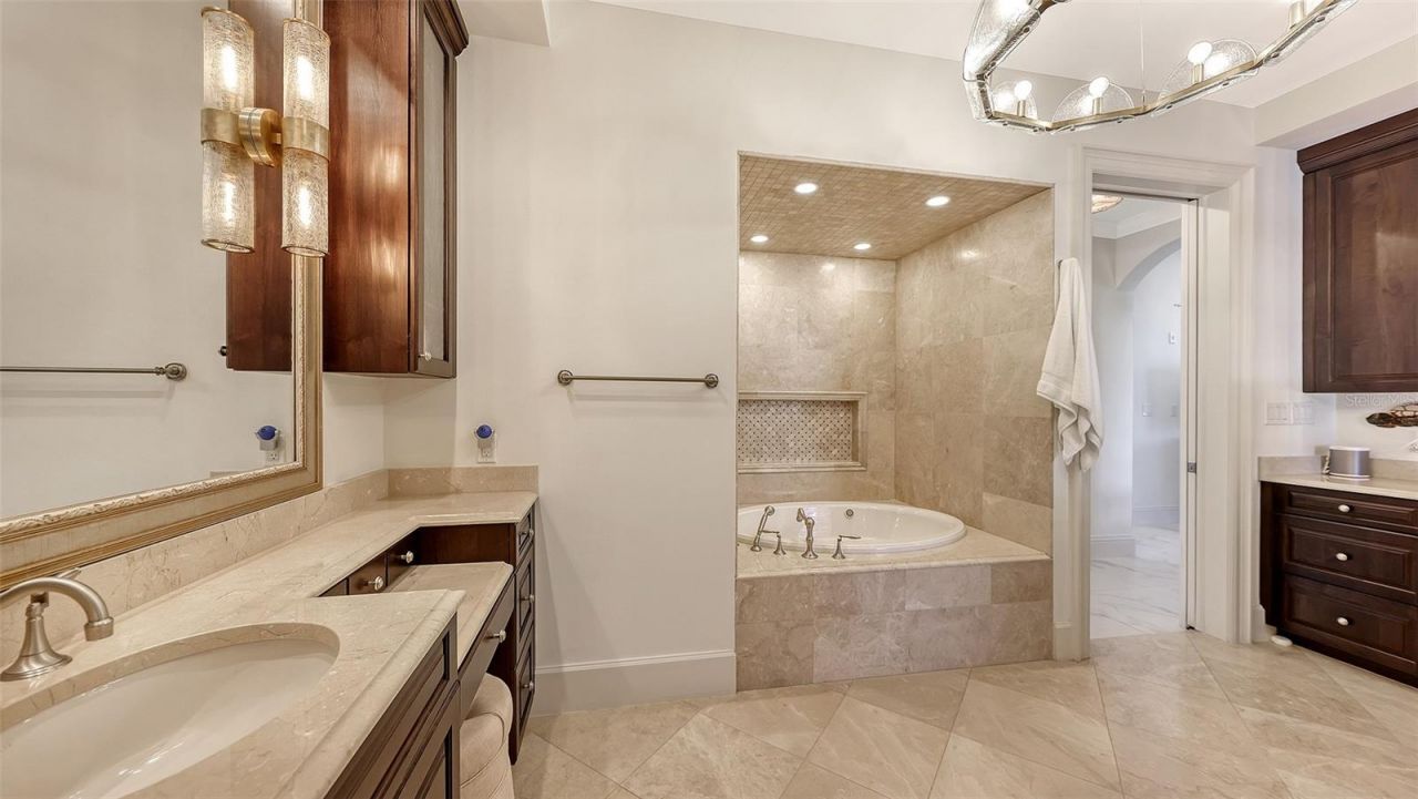 4995 Gulf Of Mexico Drive, Unit 500, Longboat Key, FL 34228 Photo