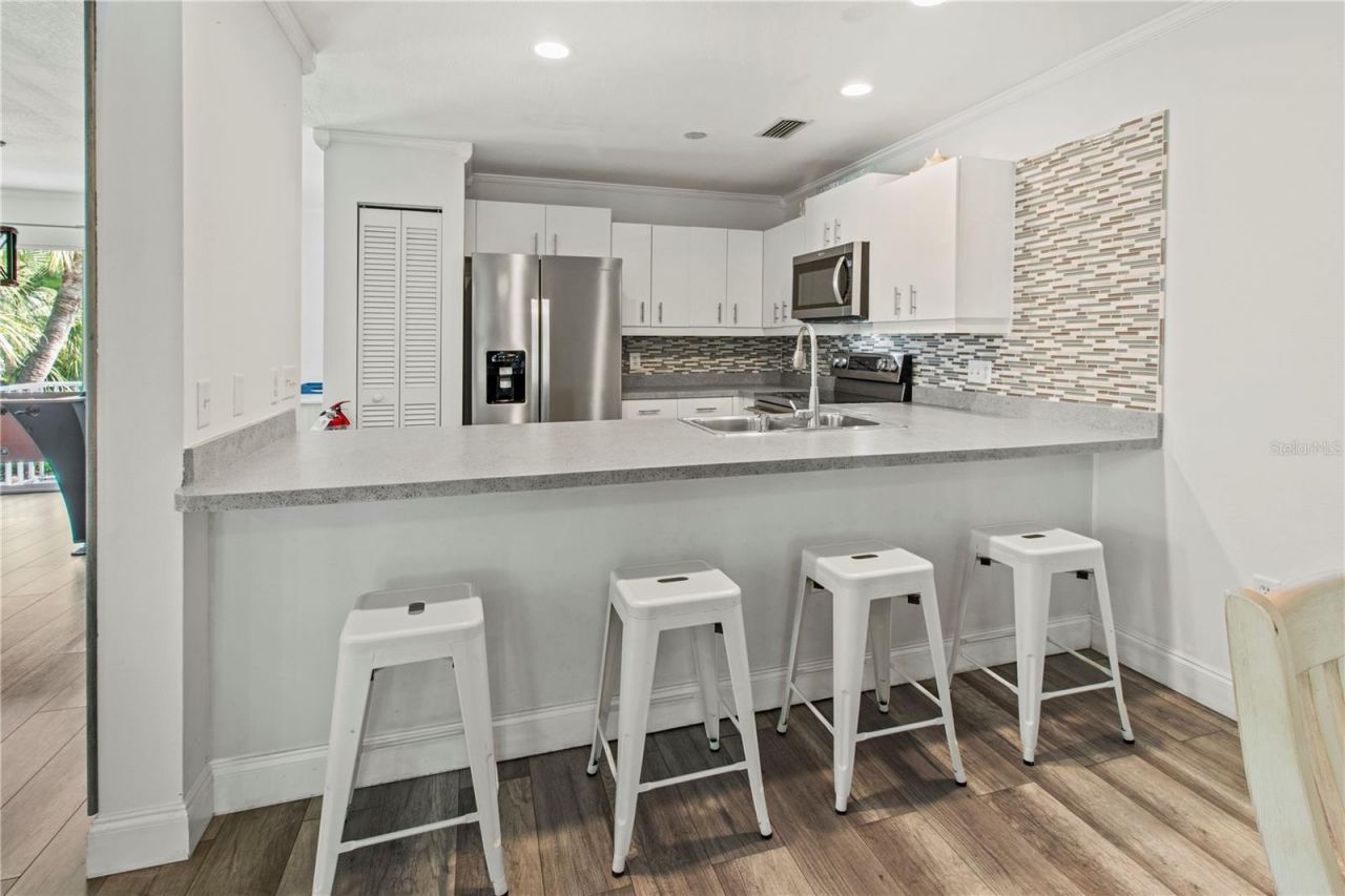 6250 Holmes Boulevard, Unit 37, Holmes Beach, FL 34217 Photo