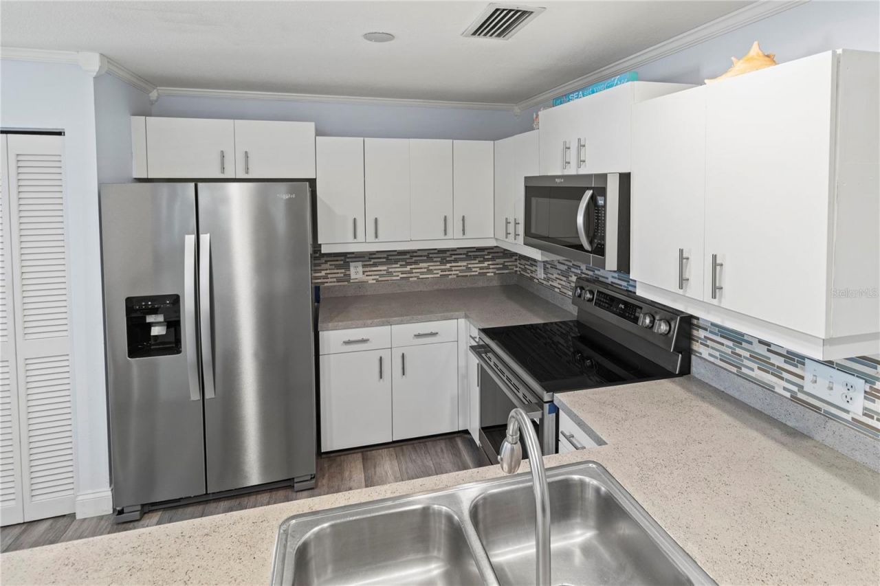 6250 Holmes Boulevard, Unit 37, Holmes Beach, FL 34217 Photo