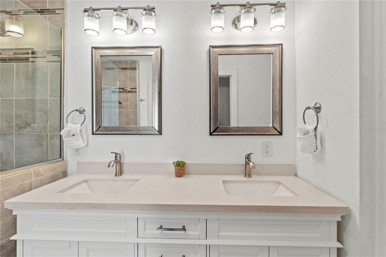 6250 Holmes Boulevard, Unit 37, Holmes Beach, FL 34217 Photo