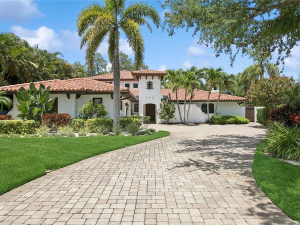 145 BAY POINT DRIVE NE, ST PETERSBURG, FL 33704