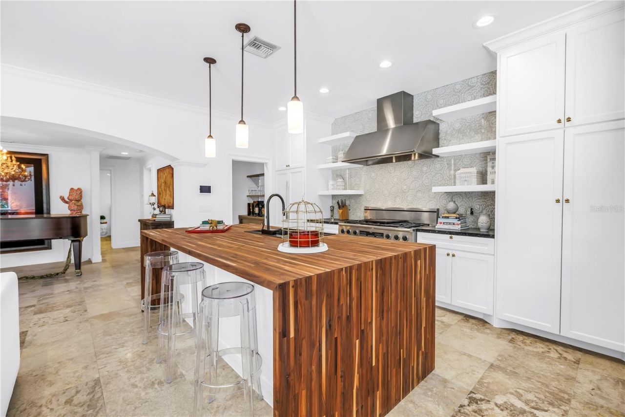 145 Bay Point Drive Ne, Saint Petersburg, FL 33704 Photo