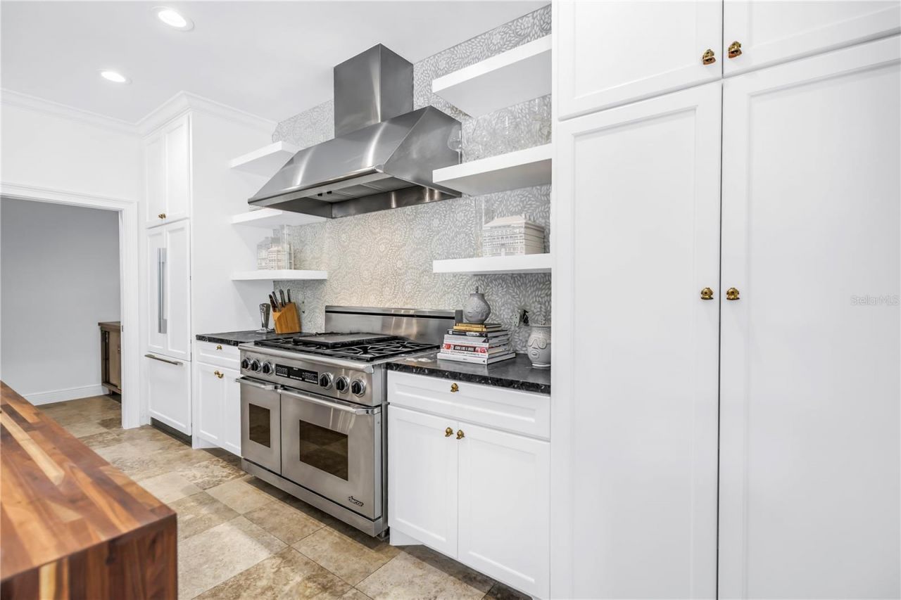 145 Bay Point Drive Ne, Saint Petersburg, FL 33704 Photo