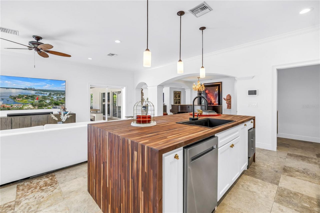 145 Bay Point Drive Ne, Saint Petersburg, FL 33704 Photo