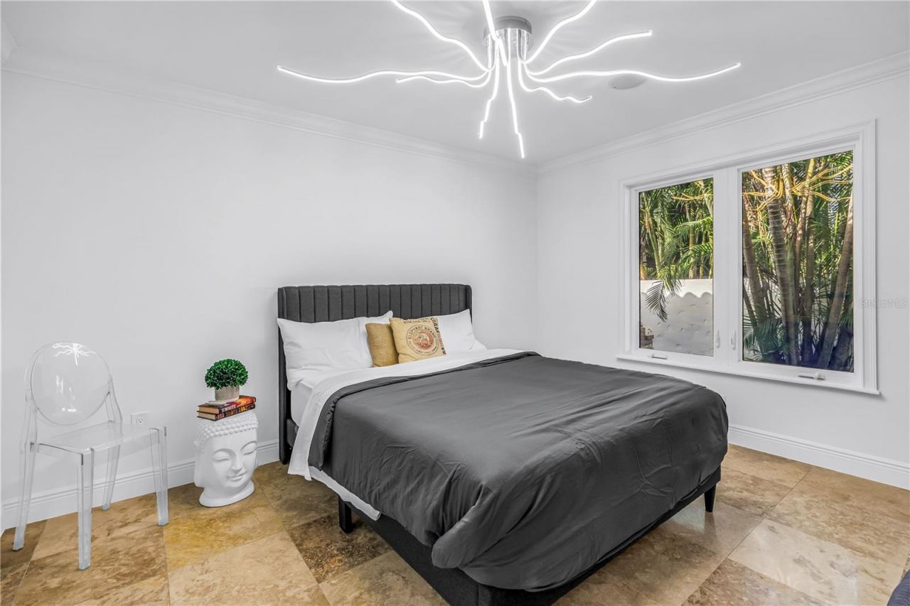 145 Bay Point Drive Ne, Saint Petersburg, FL 33704 Photo