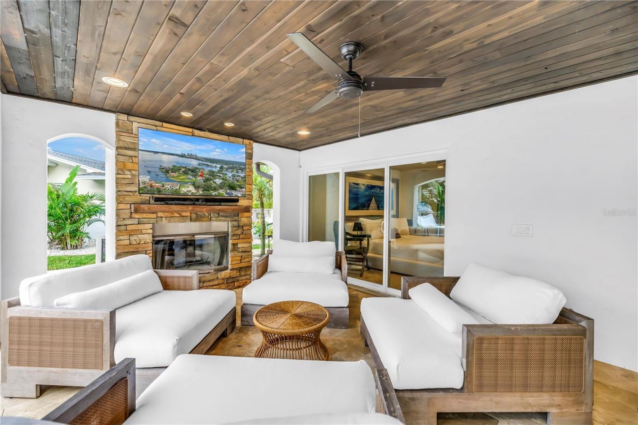 145 Bay Point Drive Ne, Saint Petersburg, FL 33704 Photo