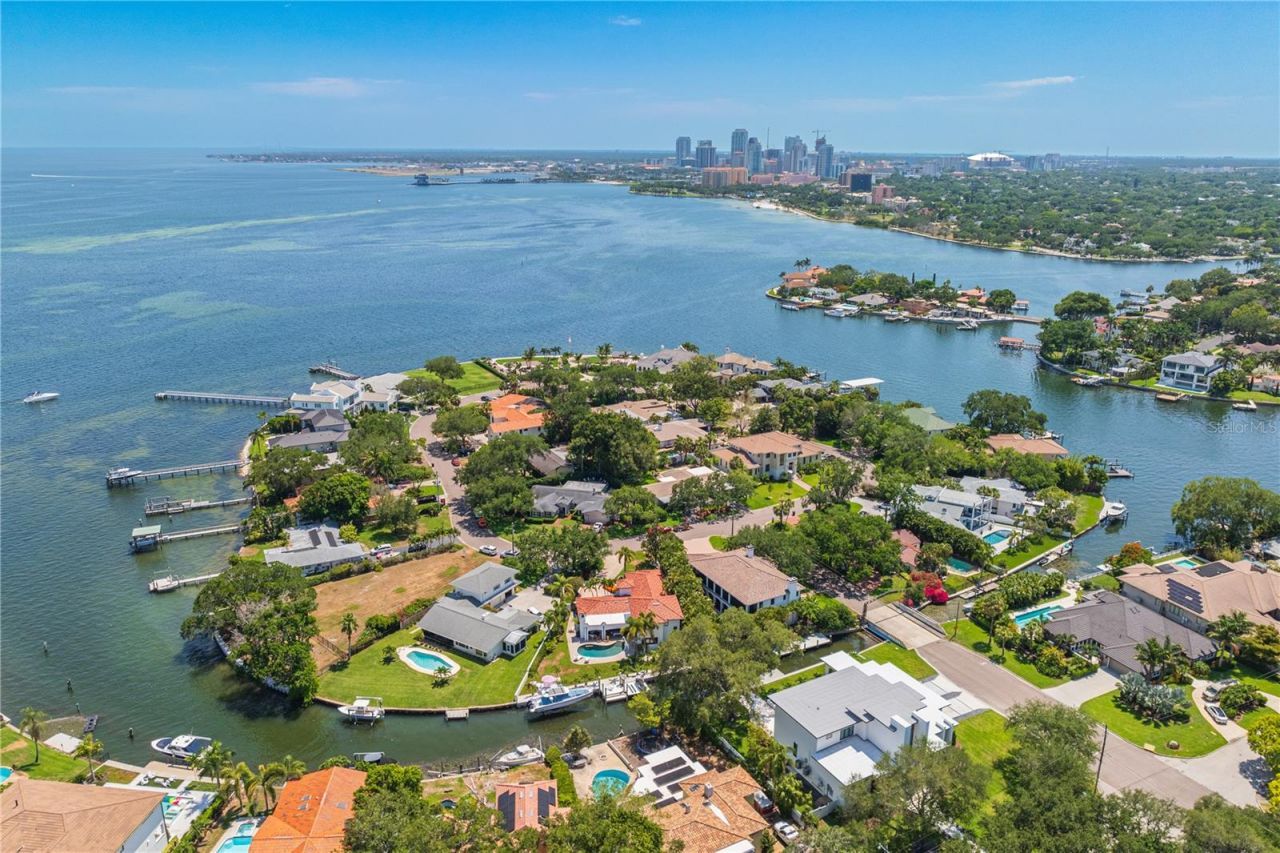 145 Bay Point Drive Ne, Saint Petersburg, FL 33704 Photo