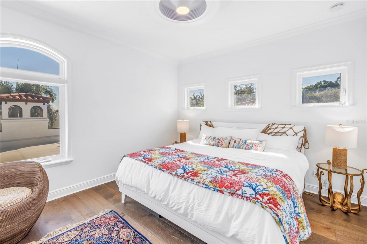 145 Bay Point Drive Ne, Saint Petersburg, FL 33704 Photo