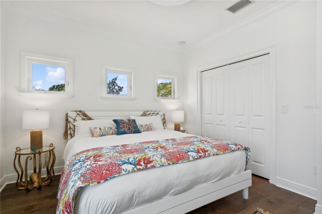 145 Bay Point Drive Ne, Saint Petersburg, FL 33704 Photo