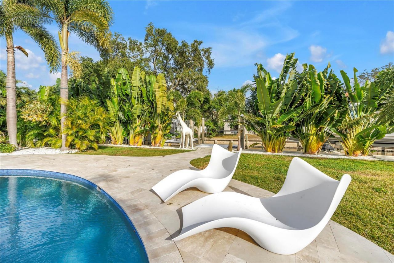 145 Bay Point Drive Ne, Saint Petersburg, FL 33704 Photo