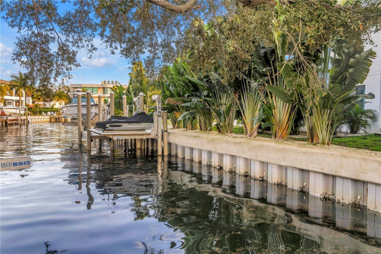 145 Bay Point Drive Ne, Saint Petersburg, FL 33704 Photo