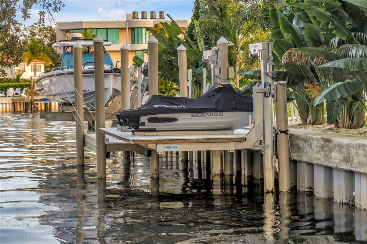 145 Bay Point Drive Ne, Saint Petersburg, FL 33704 Photo