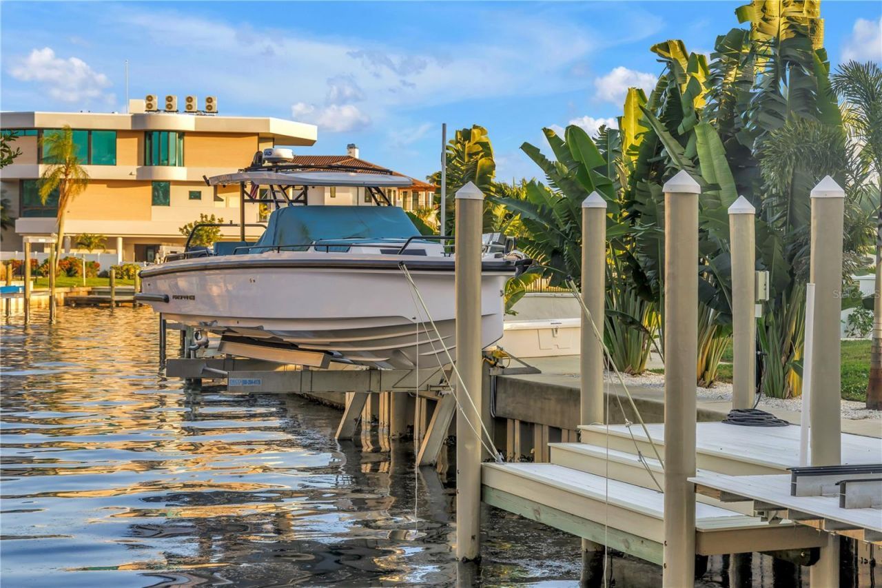 145 Bay Point Drive Ne, Saint Petersburg, FL 33704 Photo