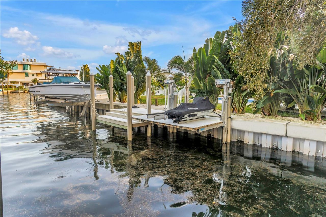 145 Bay Point Drive Ne, Saint Petersburg, FL 33704 Photo