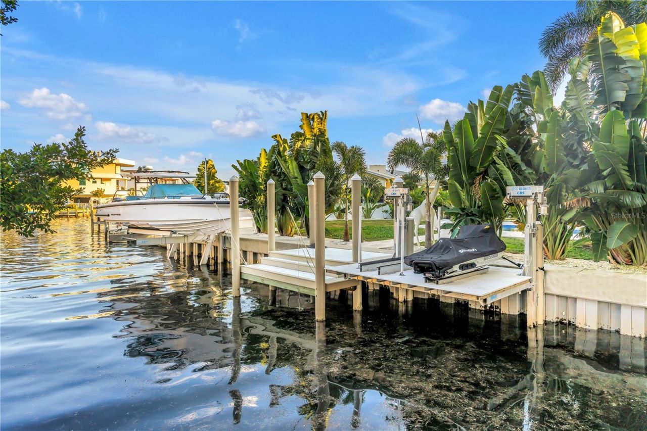 145 Bay Point Drive Ne, Saint Petersburg, FL 33704 Photo