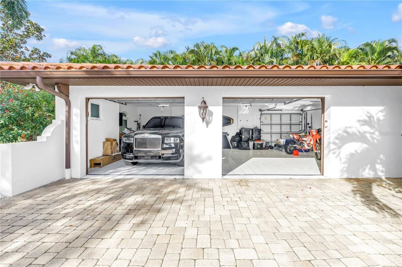 145 Bay Point Drive Ne, Saint Petersburg, FL 33704 Photo
