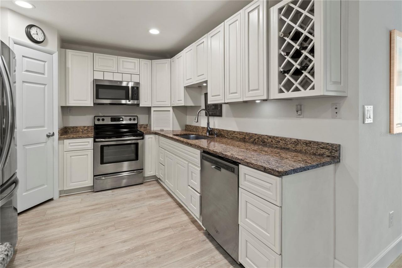 1055 W Peppertree Drive, Unit 102AA, Sarasota, FL 34242 Photo