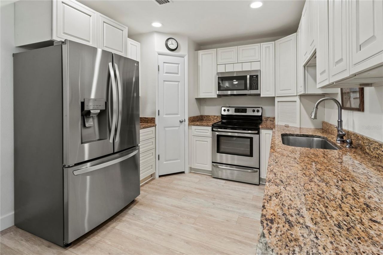 1055 W Peppertree Drive, Unit 102AA, Sarasota, FL 34242 Photo