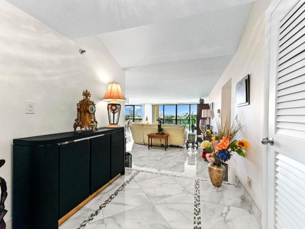 1900 Consulate Place, Unit 604, West Palm Beach, FL 33401