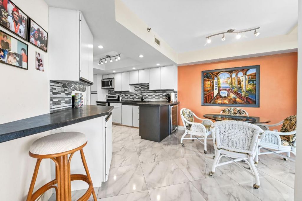 1900 Consulate Place, Unit 604, West Palm Beach, FL 33401 Photo