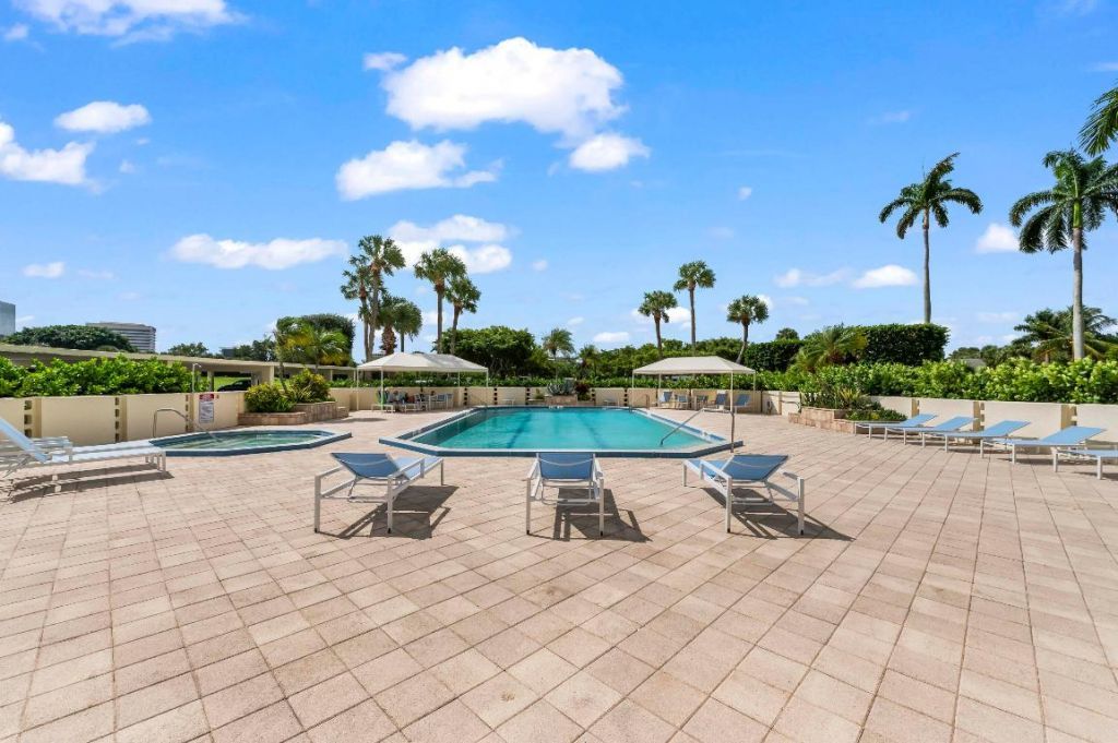 1900 Consulate Place, Unit 604, West Palm Beach, FL 33401 Photo