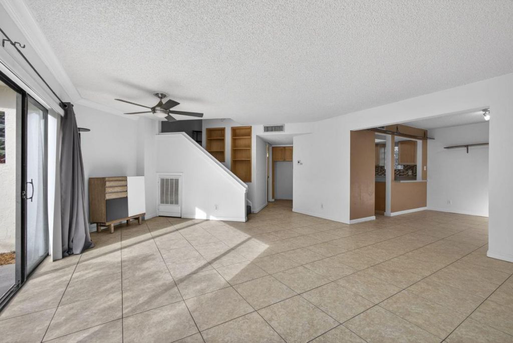 102 Weybridge Circle, Unit B, Royal Palm Beach, FL 33411 Photo