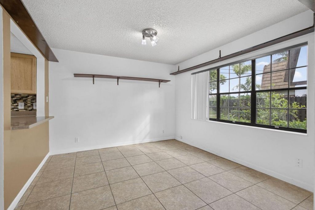 102 Weybridge Circle, Unit B, Royal Palm Beach, FL 33411 Photo