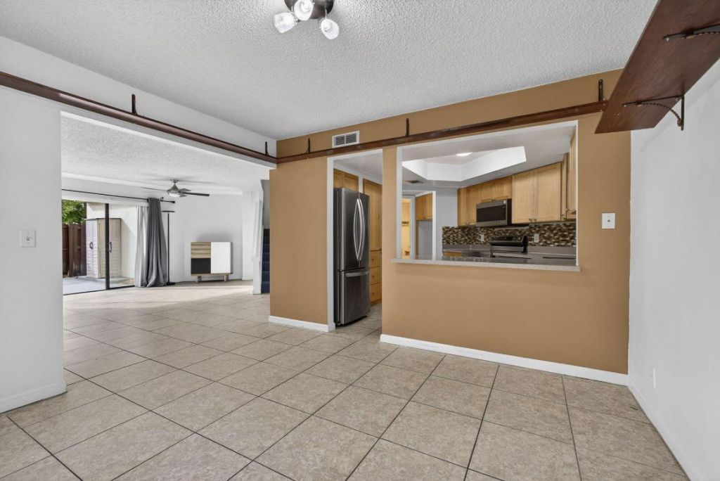 102 Weybridge Circle, Unit B, Royal Palm Beach, FL 33411 Photo