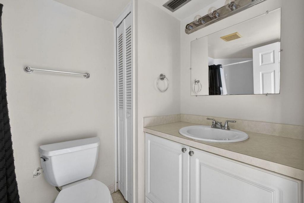 102 Weybridge Circle, Unit B, Royal Palm Beach, FL 33411 Photo