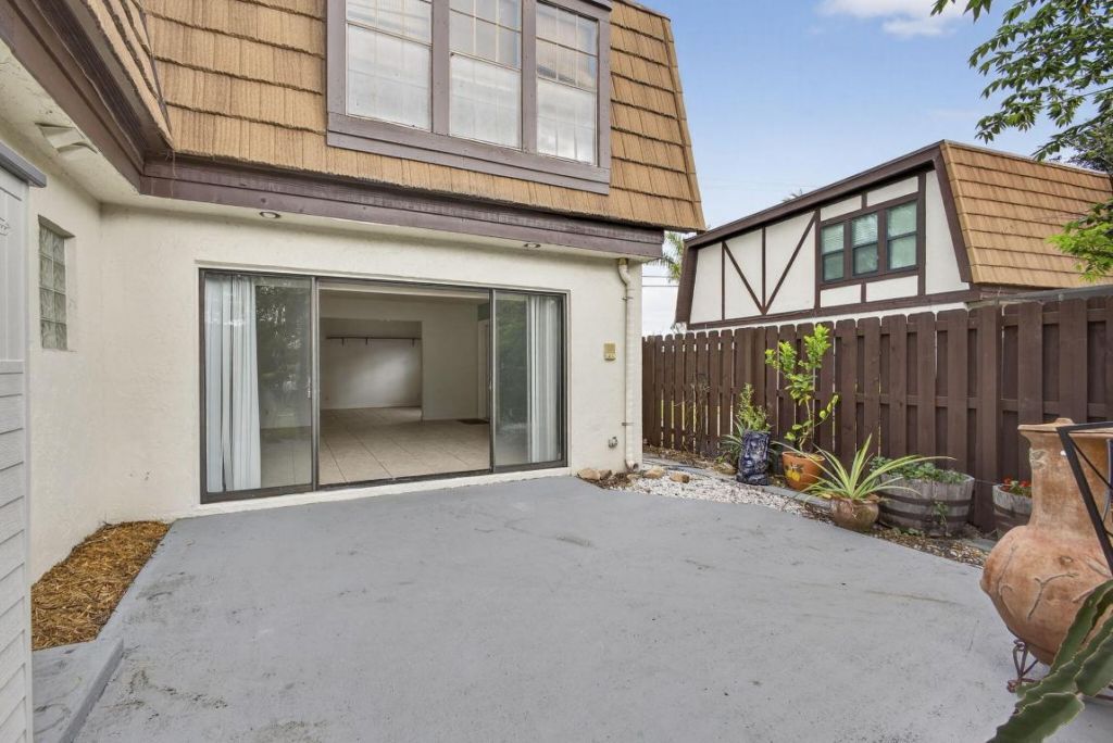 102 Weybridge Circle, Unit B, Royal Palm Beach, FL 33411 Photo