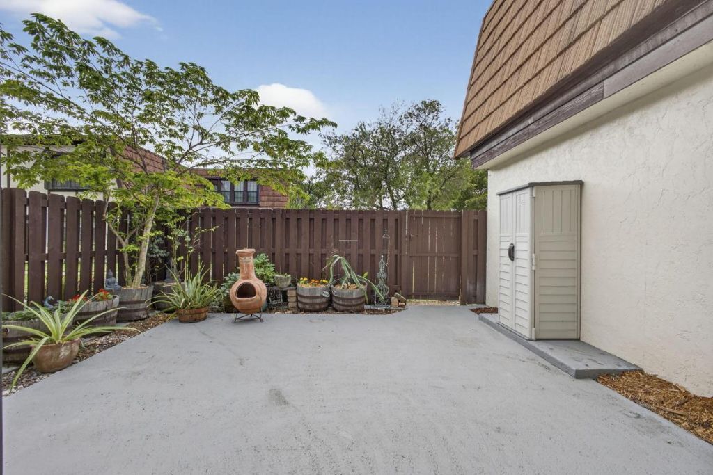 102 Weybridge Circle, Unit B, Royal Palm Beach, FL 33411 Photo