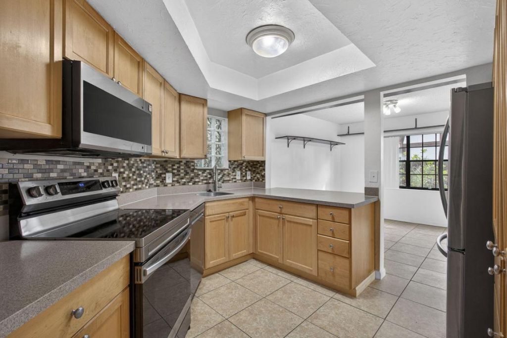 102 Weybridge Circle, Unit B, Royal Palm Beach, FL 33411 Photo