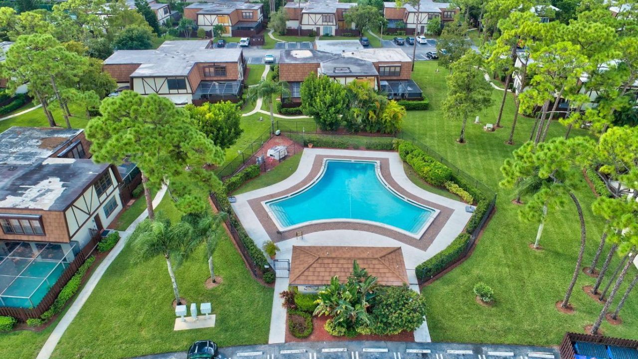 102 Weybridge Circle, Unit B, Royal Palm Beach, FL 33411 Photo