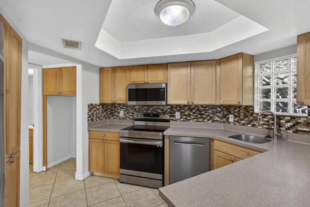 102 Weybridge Circle, Unit B, Royal Palm Beach, FL 33411 Photo