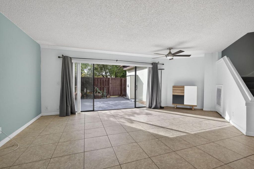 102 Weybridge Circle, Unit B, Royal Palm Beach, FL 33411 Photo