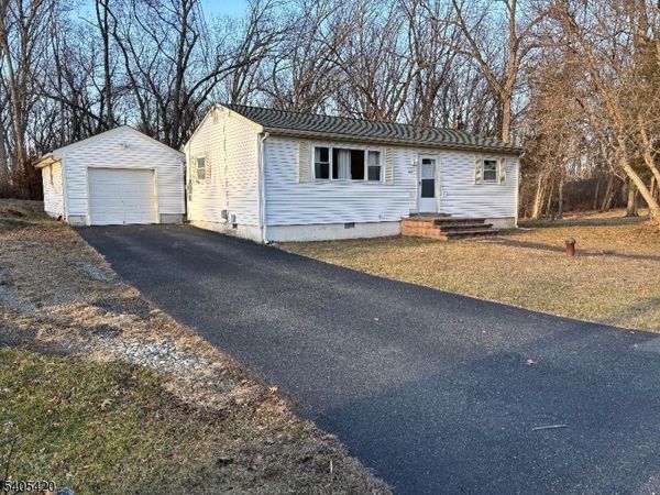 4 Spruce Dr, Green, NJ 07821