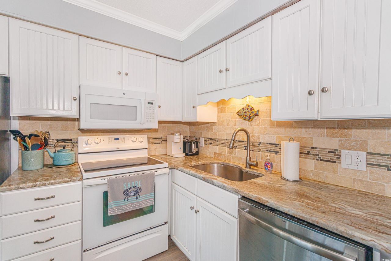 9560 Shore Dr. Photo 16