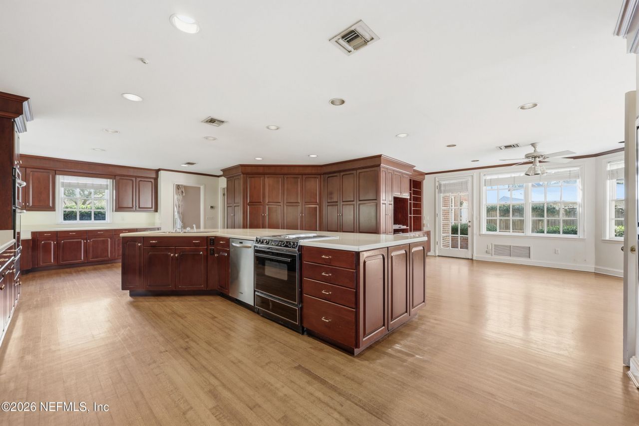 959 Maple Lane, Jacksonville, FL 32207 Photo