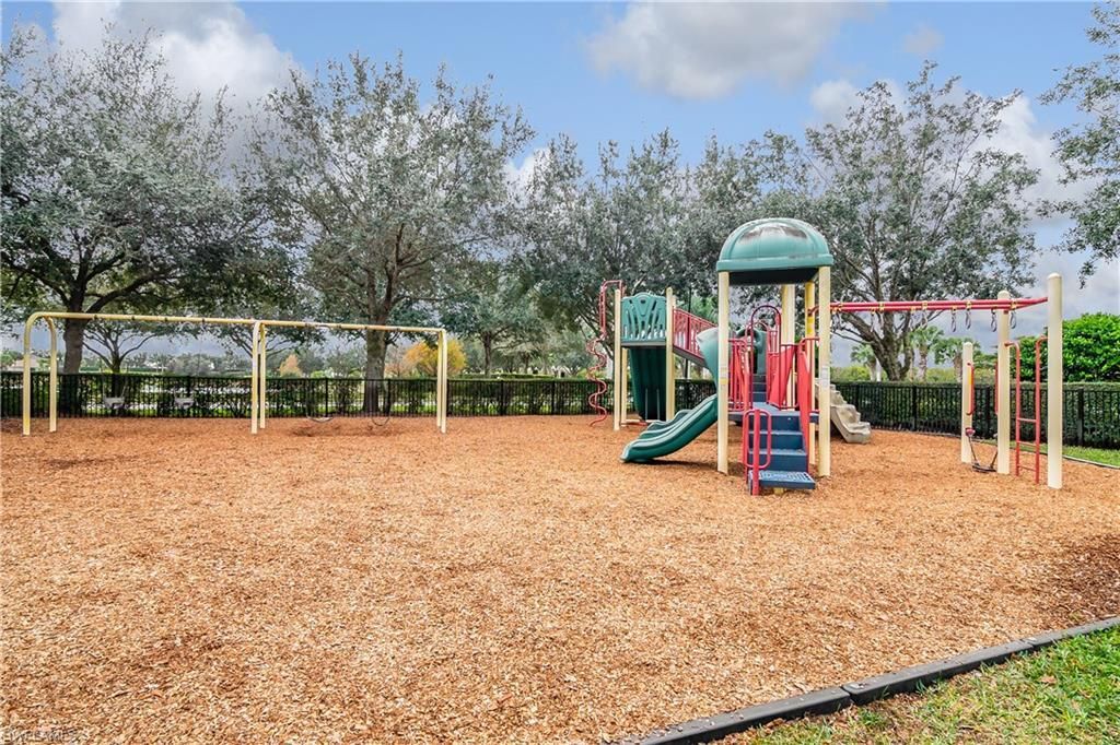 2022 Fairmont Ln, Naples, FL 34120 Photo