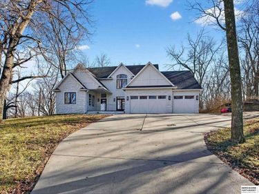 56107 Grande Oak Lane, Glenwood, IA 51534