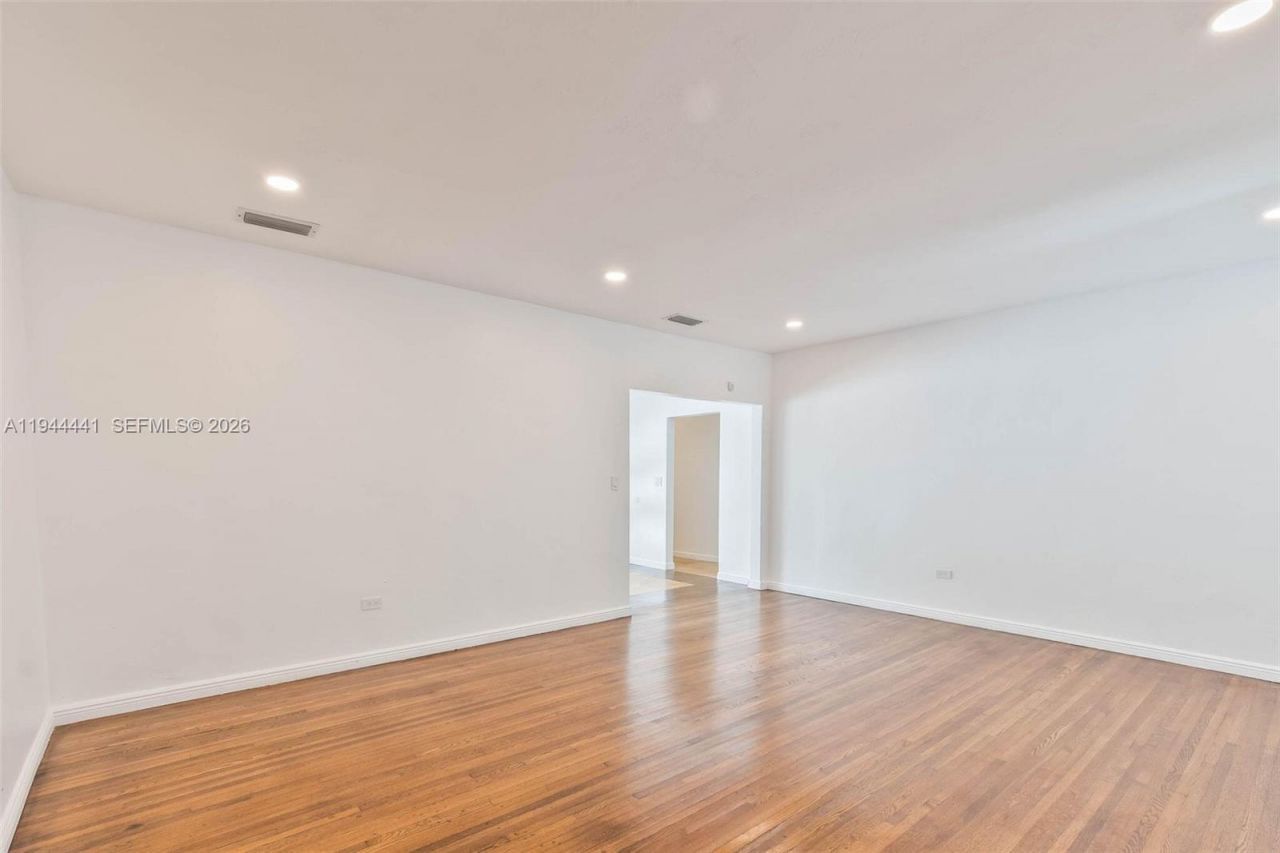 680 NE 57th St, Miami, FL 33137 Photo