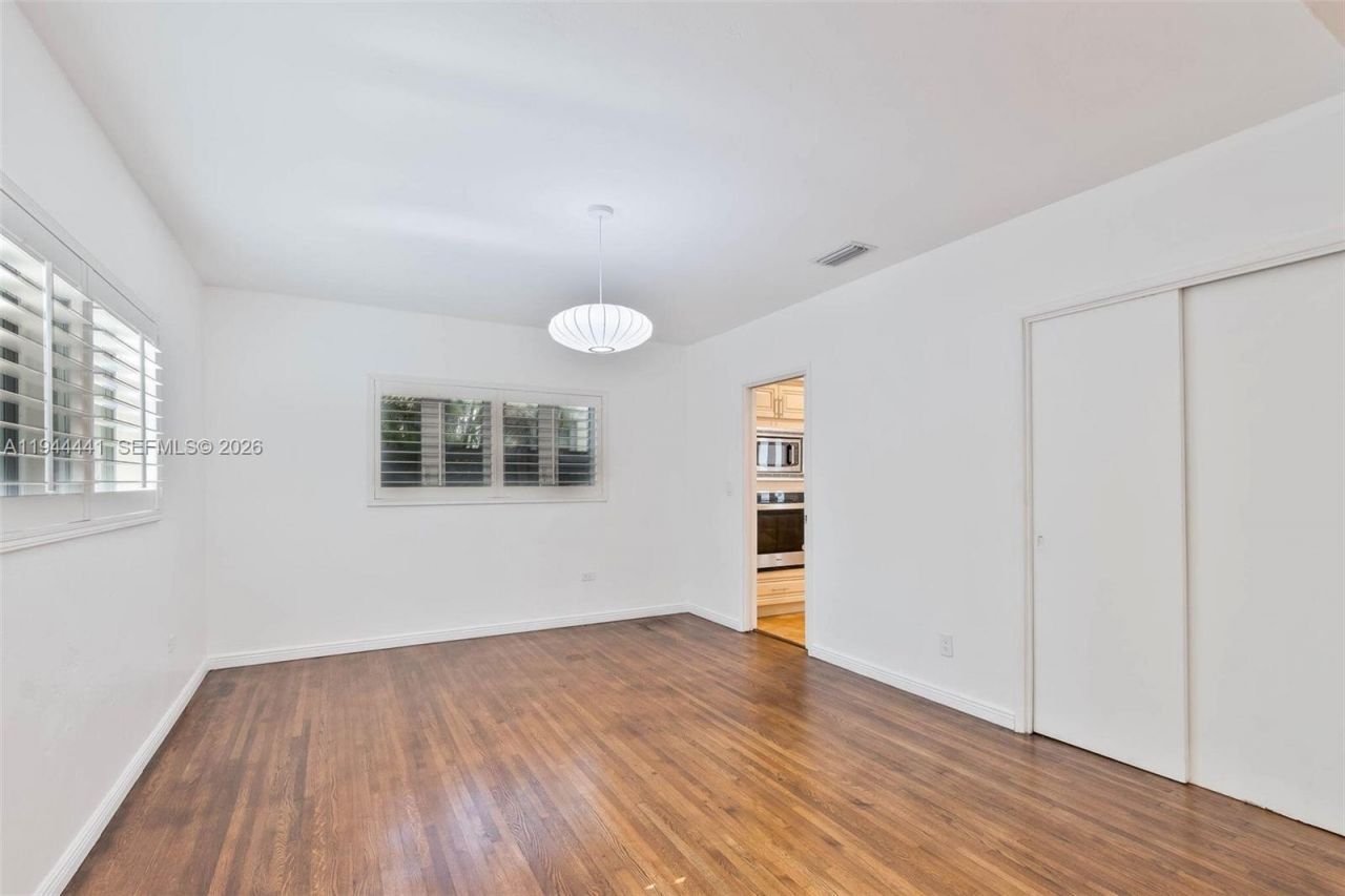 680 NE 57th St, Miami, FL 33137 Photo