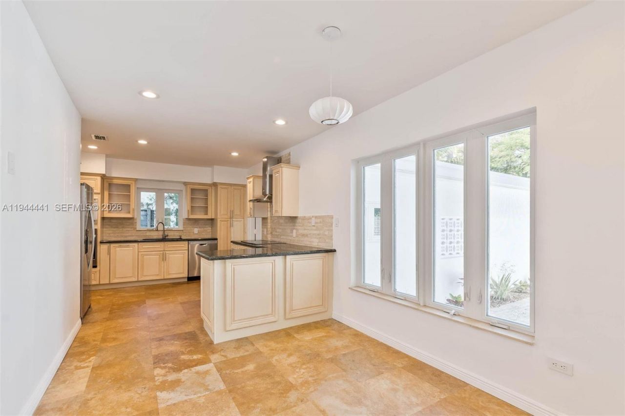 680 NE 57th St, Miami, FL 33137 Photo