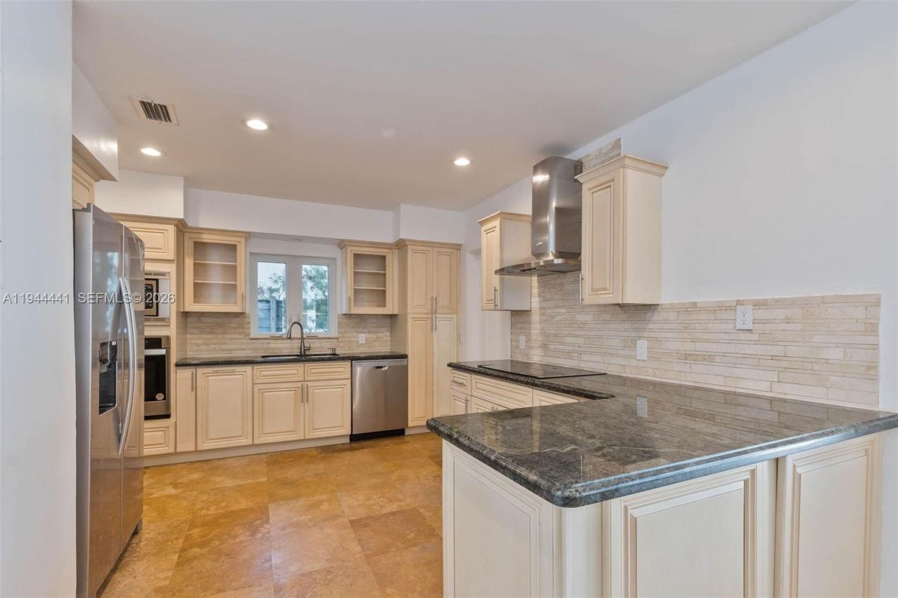 680 NE 57th St, Miami, FL 33137 Photo