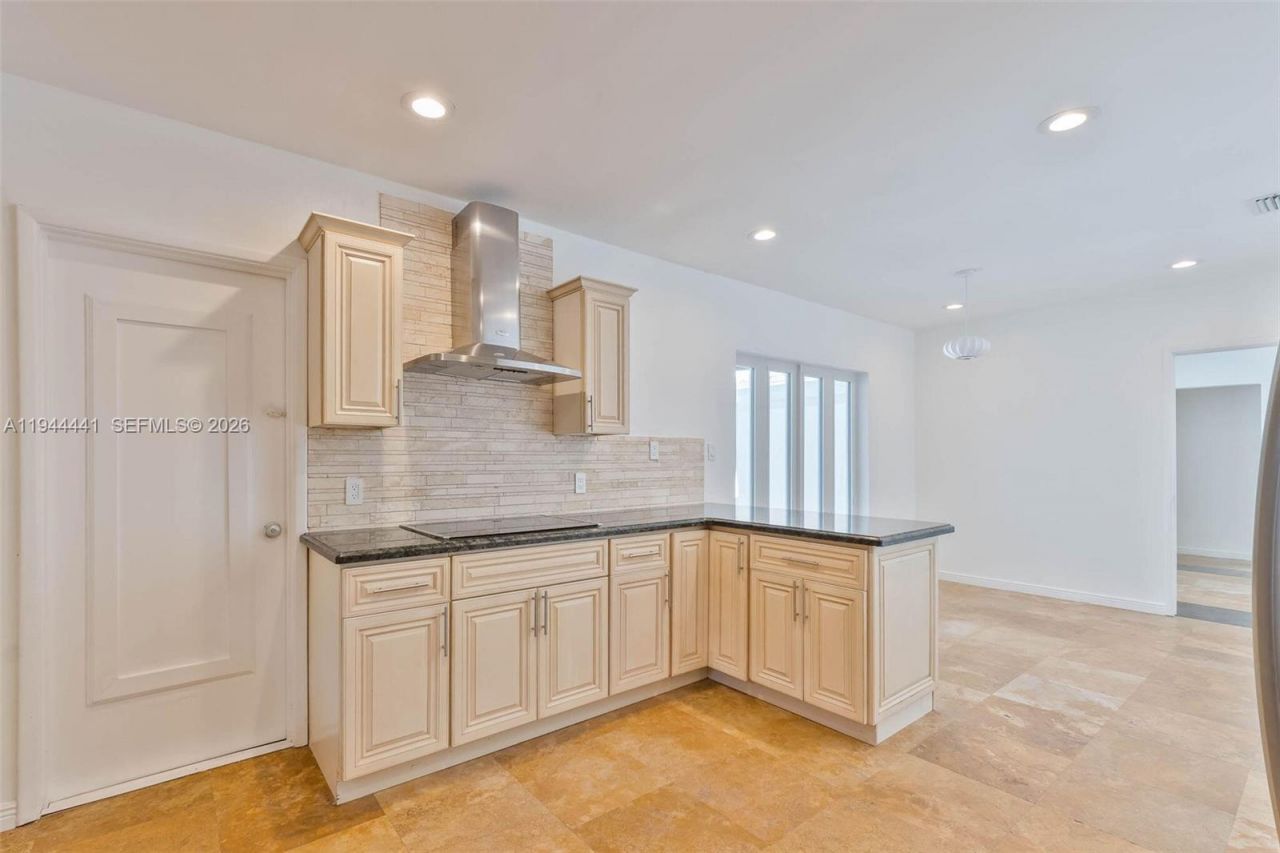 680 NE 57th St, Miami, FL 33137 Photo