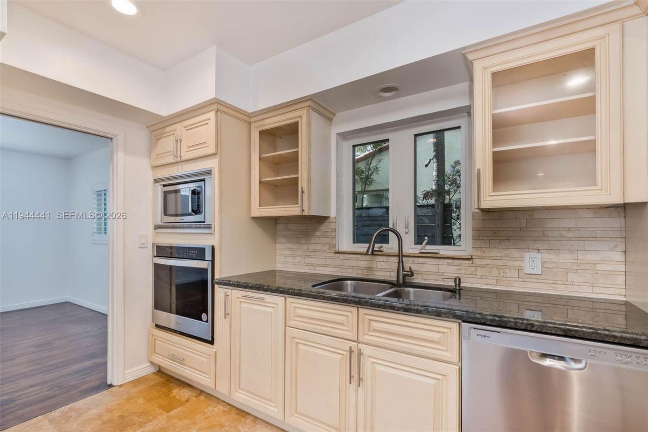 680 NE 57th St, Miami, FL 33137 Photo