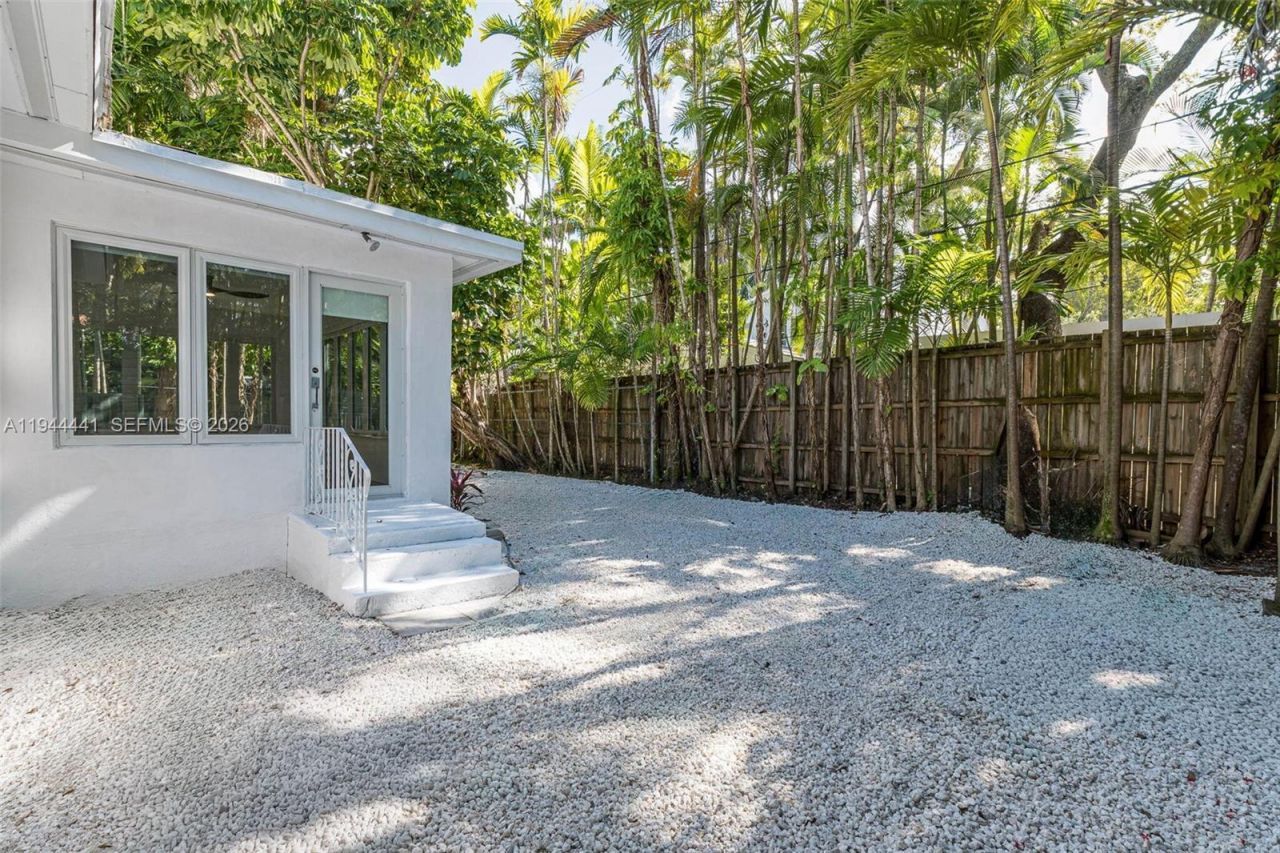 680 NE 57th St, Miami, FL 33137 Photo