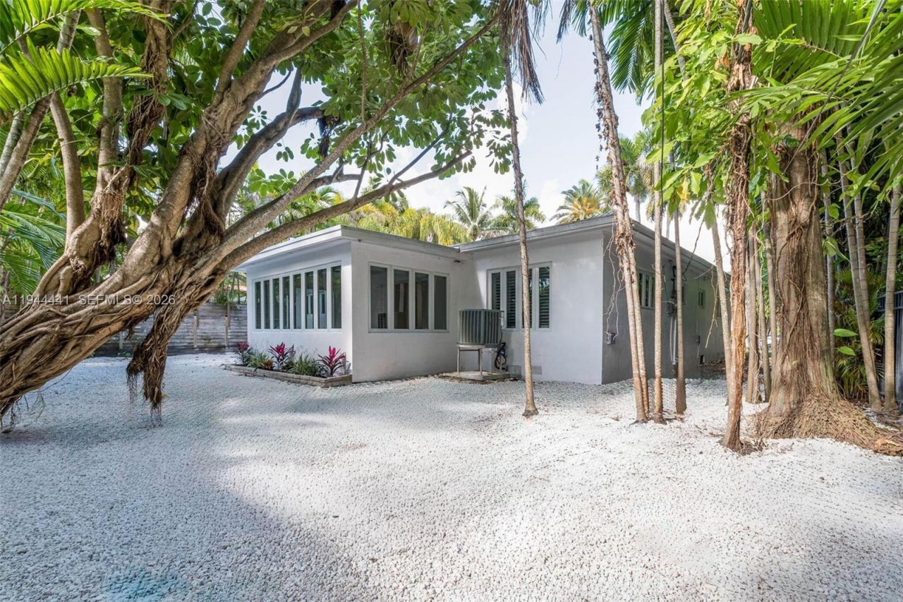 680 NE 57th St, Miami, FL 33137 Photo