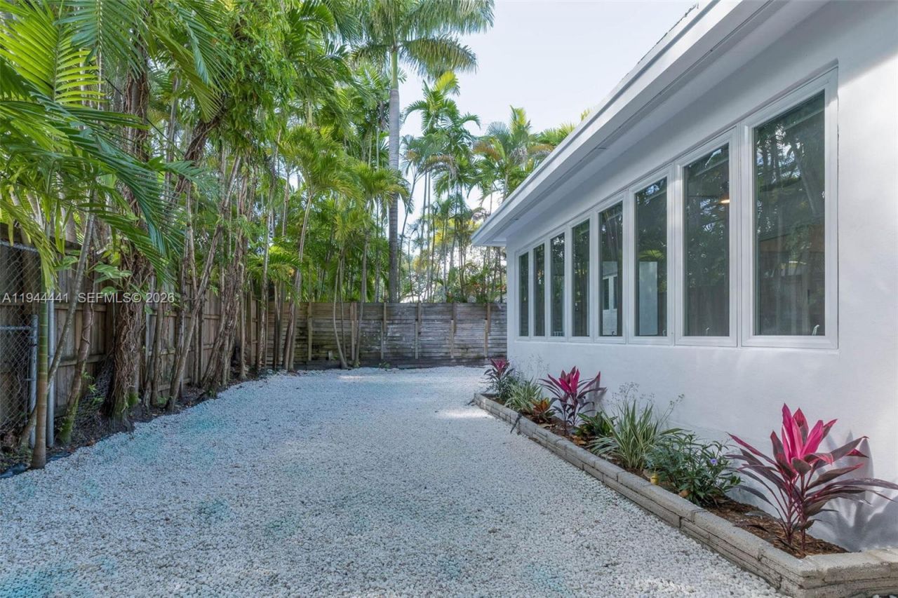 680 NE 57th St, Miami, FL 33137 Photo